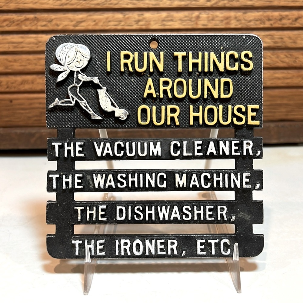 Vintage metal trivet with humorous saying: “I run things around here”